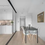 Apartmán Sleek 1bd With Sea View & Balcony *
