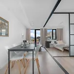 Sleek 1bd With Sea View & Balcony *