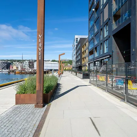 Sleek 1bd With Sea View & Balcony Tromsø