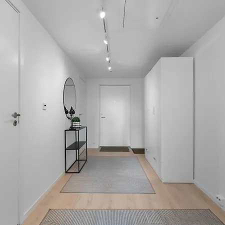Apartamento Sleek 1bd With Sea View & Balcony
