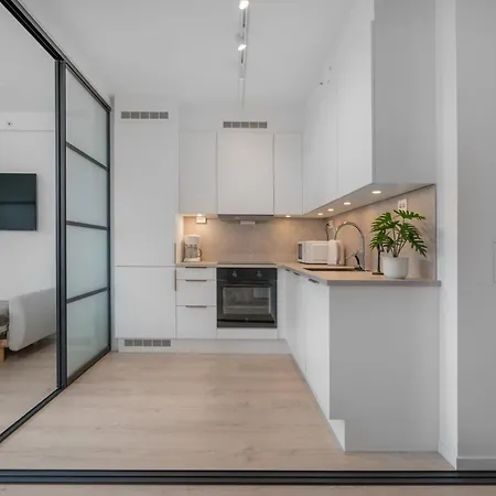 Apartamento Sleek 1bd With Sea View & Balcony
