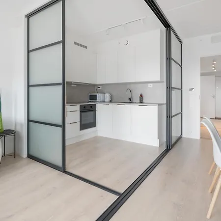 Sleek 1bd With Sea View & Balcony Apartamento Tromsø
