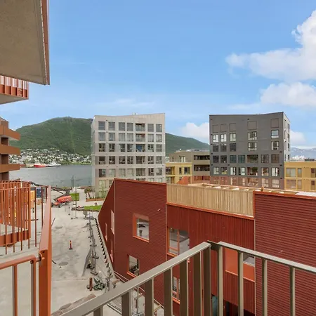 Sleek 1bd With Sea View & Balcony Tromsø