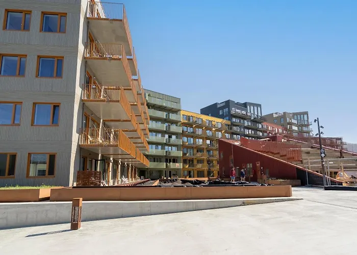 Sleek 1bd With Sea View & Balcony Appartamento