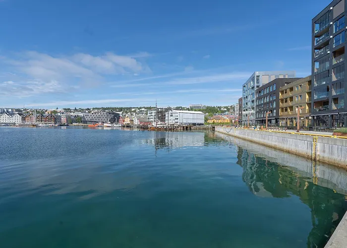 Sleek 1bd With Sea View & Balcony Appartamento *