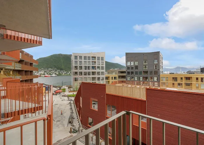 Sleek 1bd With Sea View & Balcony Tromsø