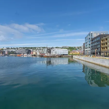 Sleek 1bd With Sea View & Balcony Leilighet *