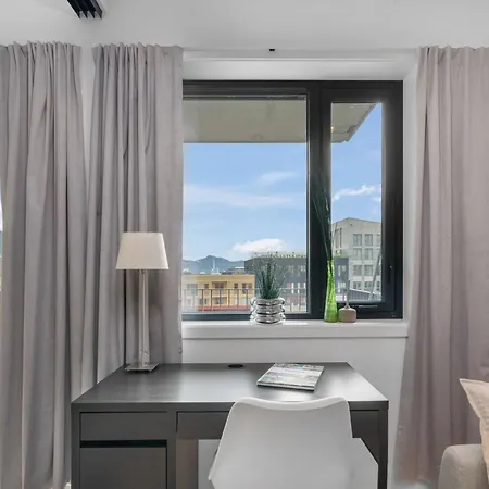 Sleek 1bd With Sea View & Balcony